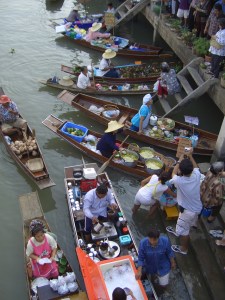 floating-market-1529642-639x852